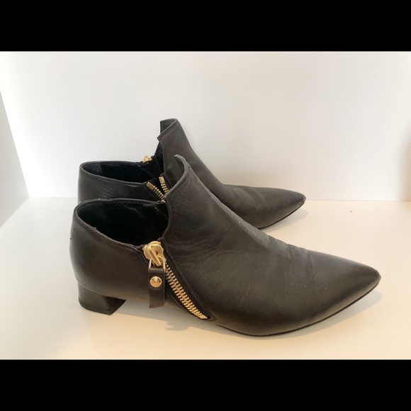 agl block heel bootie